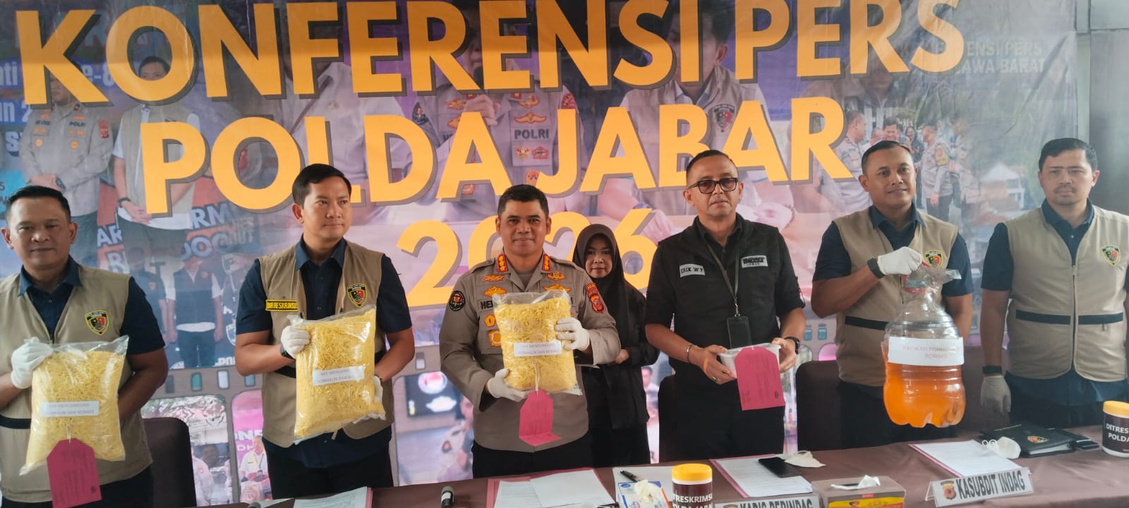 Mie Berfomalin dari Gudang Bekas Kandang Ayam, Disita Ditreskrimsus Polda Jabar